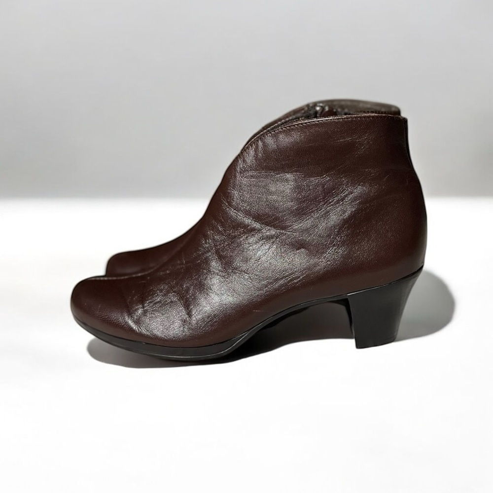 🌻Munro American "Robyn" Brown Leather Booties Size 6